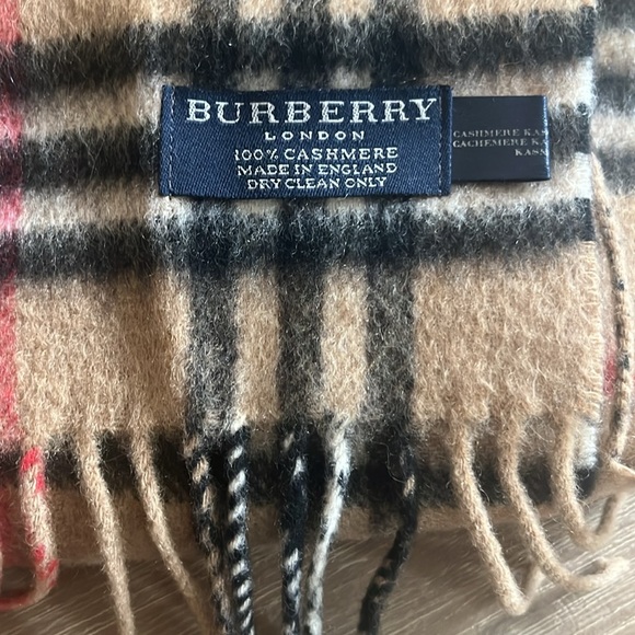 Authentic Burberry 💯Cashmere Scarf 🧣 - Picture 3 of 9